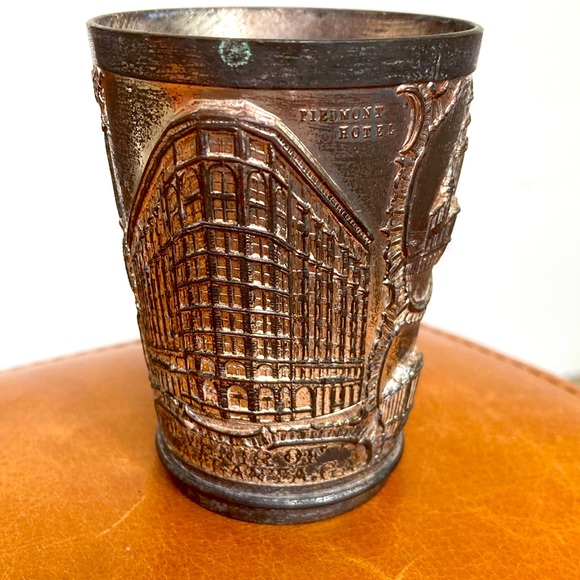 Very vintage souvenir of Atlanta heavy pencil cup with landmarks. Old patina - Picture 1 of 10